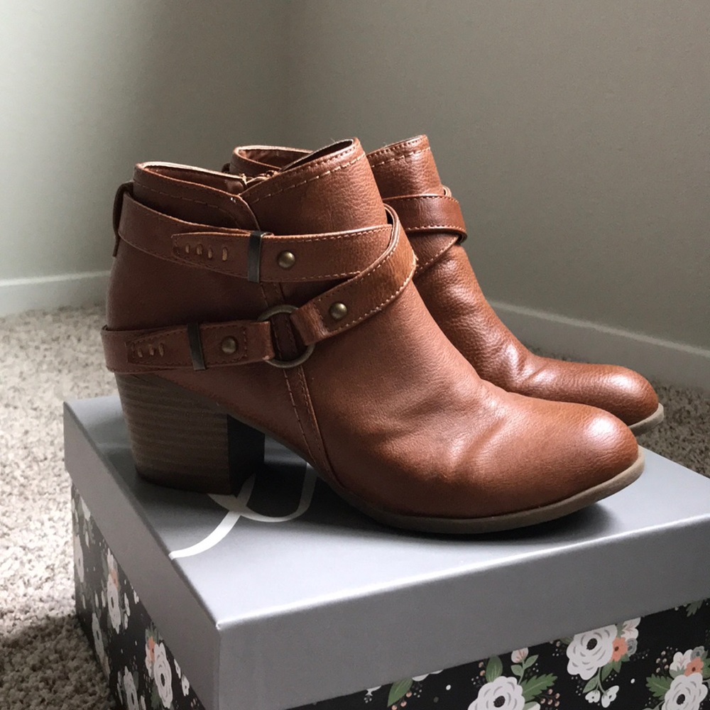 Flash Sale! 🚨🚨🚨Indigo rd Booties